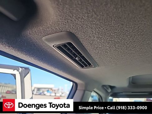 Used 2010 Toyota Highlander SE image 18