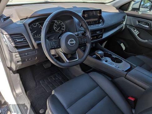 Used 2023 Nissan Rogue SV w/ SV Premium B Package image 12