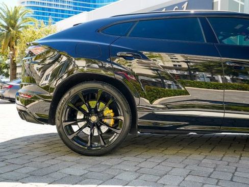 Used 2022 Lamborghini Urus image 31