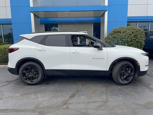 Used 2024 Chevrolet Blazer LT w/ Convenience Package FWD image 8
