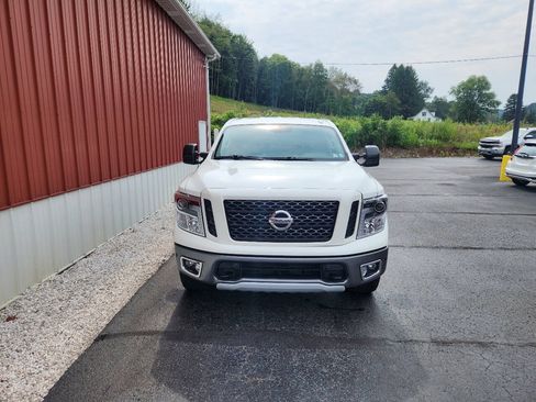 Used 2017 Nissan Titan PRO-4X AWD/4WD image 4