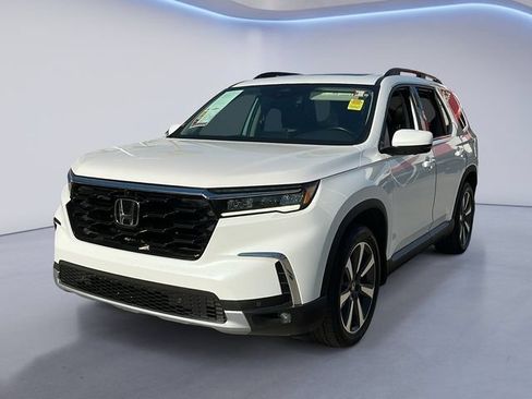 Used 2025 Honda Pilot Elite image 1