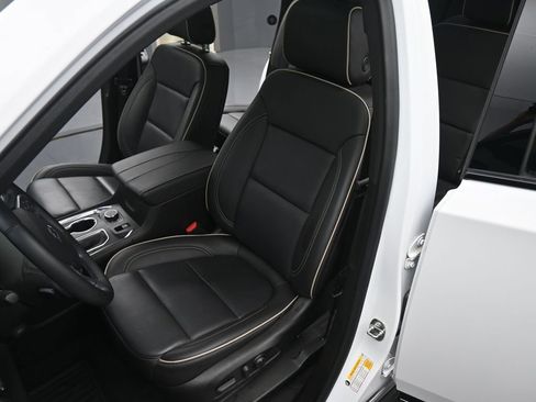 Used 2023 Chevrolet Traverse Premier w/ Redline Edition image 11