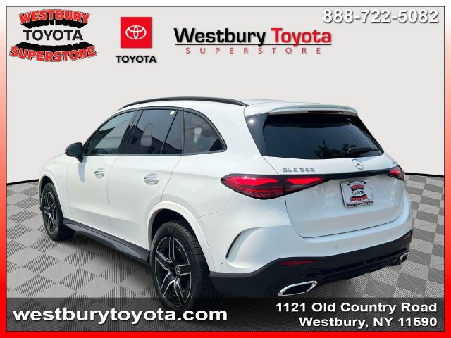 Used 2025 Mercedes-Benz GLC 300 4MATIC image 11