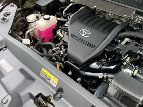 Used 2023 Toyota Highlander XLE AWD/4WD image 37