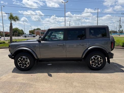 Used 2024 Ford Bronco Outer Banks AWD/4WD image 2