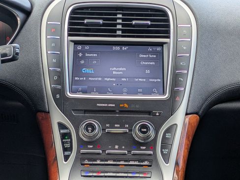 Used 2019 Lincoln Nautilus Reserve FWD image 17