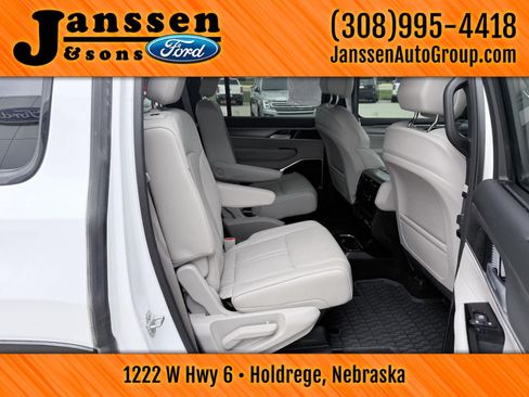 Used 2025 Jeep Wagoneer Series III w/ Premium Group I AWD/4WD image 15