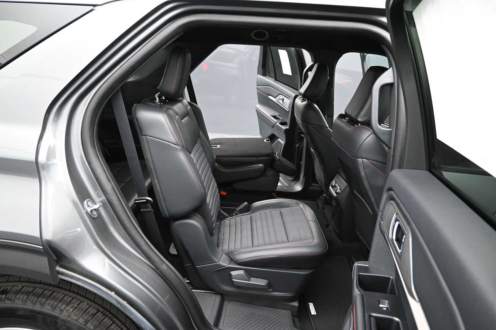 New 2025 Ford Explorer ST-Line AWD/4WD image 23