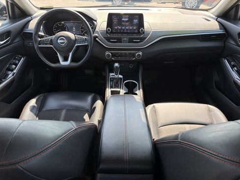 Used 2025 Nissan Altima 2.5 SR FWD image 4