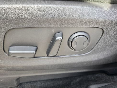 Used 2024 Kia Carnival LX image 23