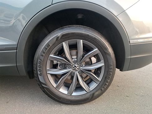 Certified 2022 Volkswagen Tiguan SE w/ Panoramic Sunroof Package image 34