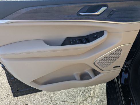 Certified 2024 Jeep Grand Cherokee L Limited w/ Luxury Tech Group II image 11