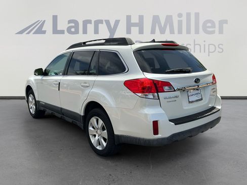 Used 2011 Subaru Outback 3.6R Limited w/ PWR Moonroof Pkg AWD/4WD image 3