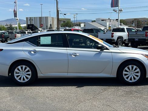 Used 2024 Nissan Altima 2.5 S FWD image 4