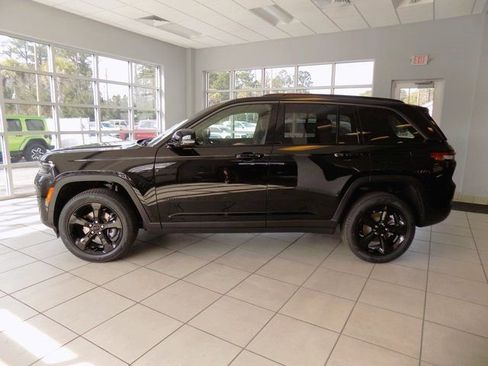 New 2026 Jeep Grand Cherokee Limited w/ Limited Altitude Package RWD image 4