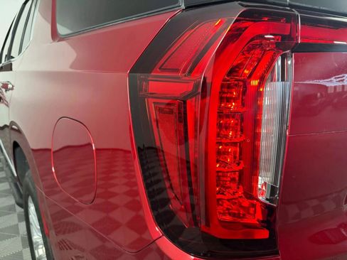 Used 2023 GMC Yukon SLT w/ SLT Luxury Package image 32