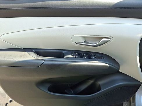 Used 2025 Hyundai Tucson SE image 15