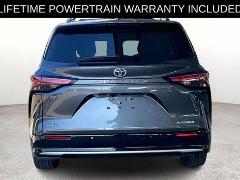 Used 2025 Toyota Sienna Platinum image 6