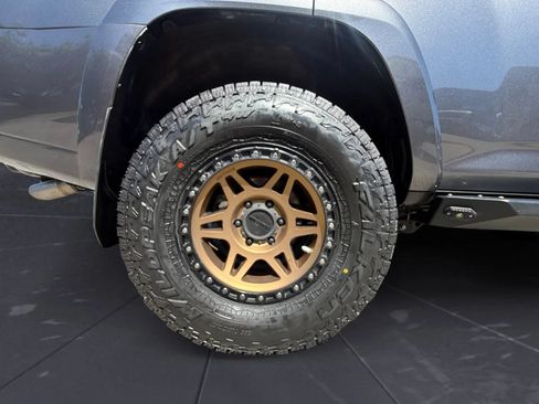 Used 2021 Toyota 4Runner TRD Off-Road Premium w/ Moonroof Package AWD/4WD image 29