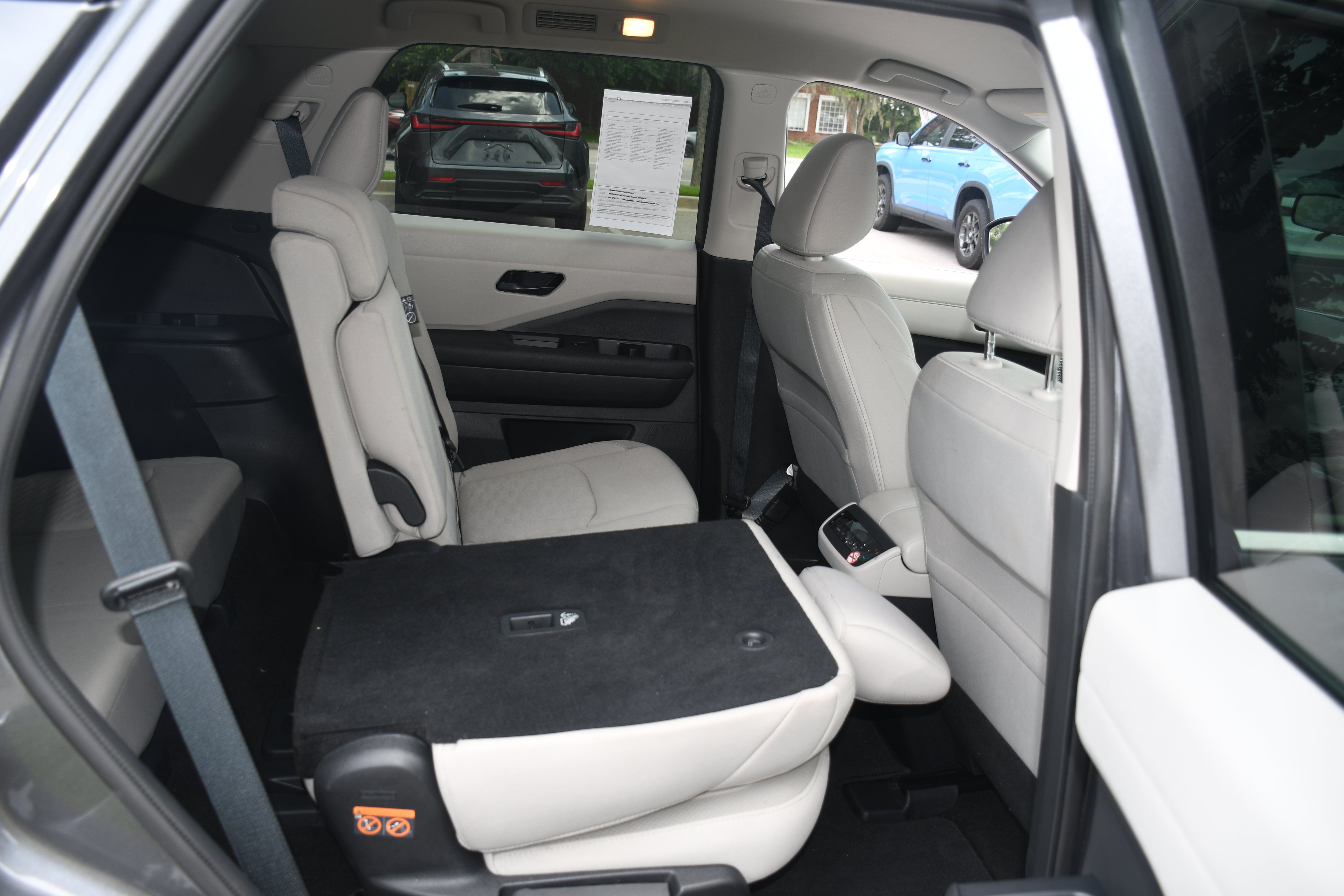Used 2024 Nissan Pathfinder SV FWD image 18
