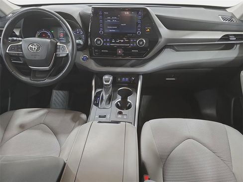 Used 2022 Toyota Highlander LE image 10