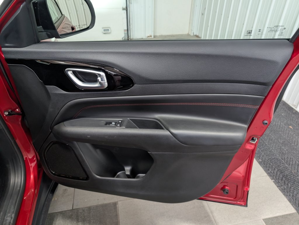 Used 2025 Jeep Compass Trailhawk AWD/4WD image 26