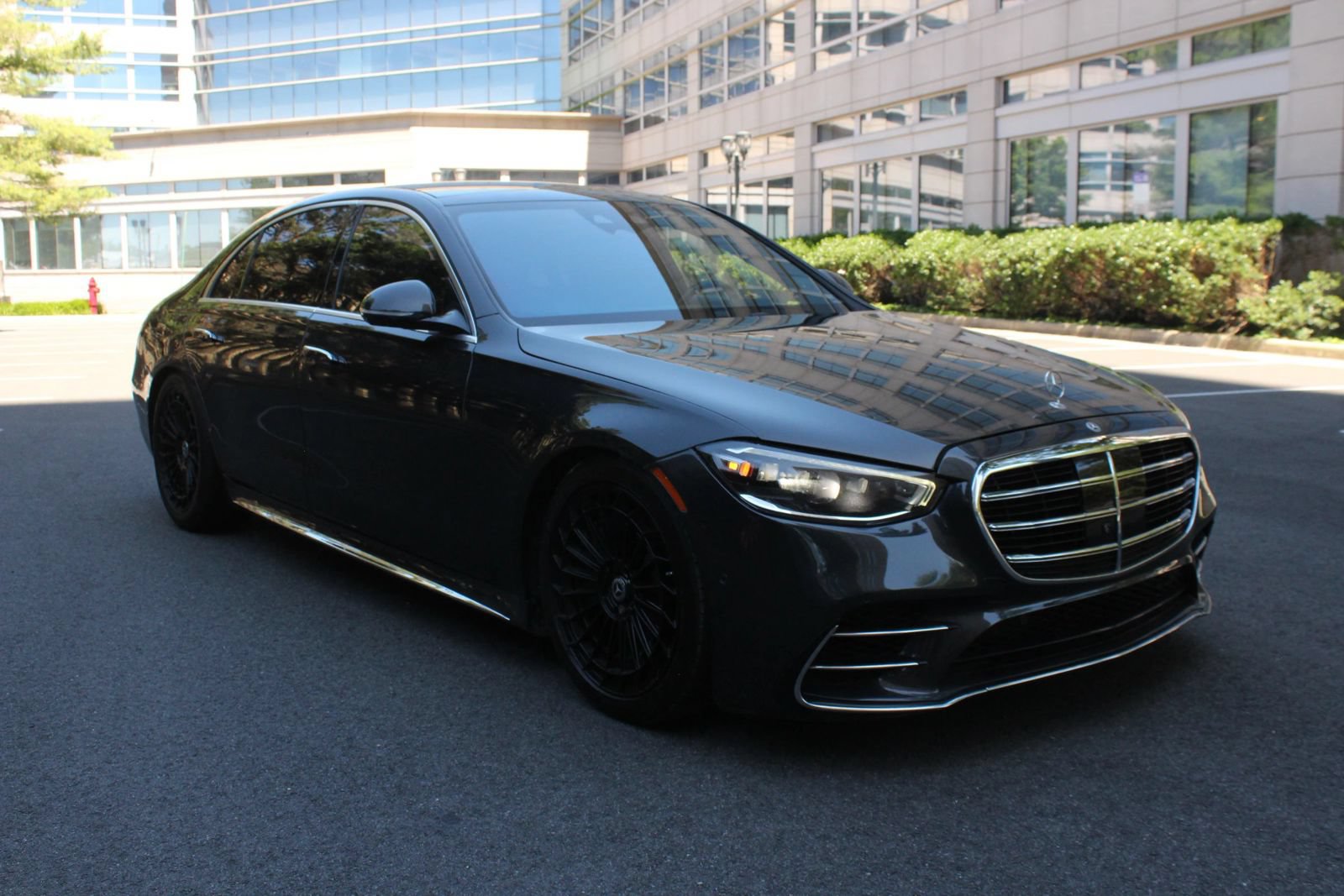 Used 2022 Mercedes-Benz S 580 4MATIC Sedan w/ AMG Line Package image 1