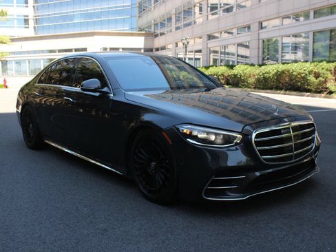 Used 2022 Mercedes-Benz S 580 4MATIC Sedan w/ AMG Line Package image 1