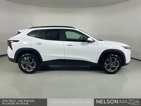 Used 2024 Chevrolet Trax LT FWD image 5