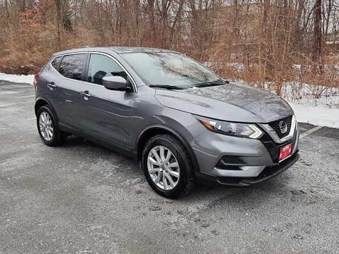 Used 2022 Nissan Rogue Sport S image 3