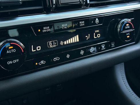 New 2025 Nissan Pathfinder Platinum image 24