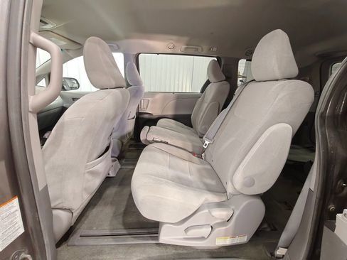 Used 2015 Toyota Sienna LE image 24