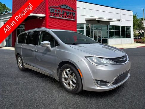 Used 2019 Chrysler Pacifica Limited FWD image 2