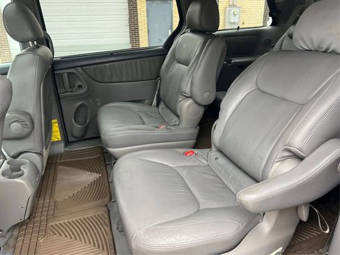 Used 2005 Toyota Sienna FWD image 11