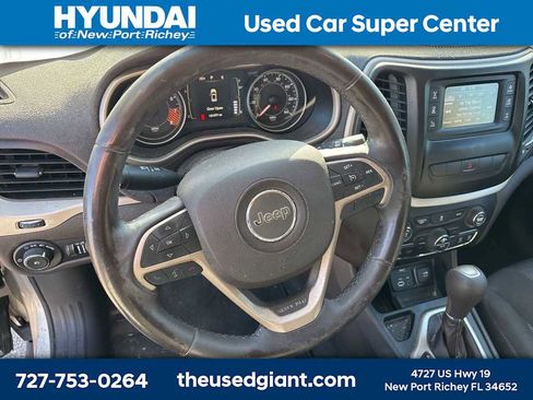 Used 2014 Jeep Cherokee Latitude w/ Comfort/Convenience Group image 11