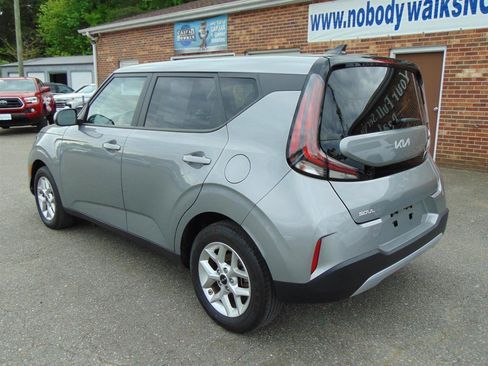 Used 2024 Kia Soul LX w/ Option Group 015 FWD image 8