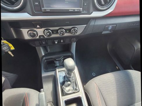 Used 2019 Toyota Tacoma 4x4 Double Cab image 32