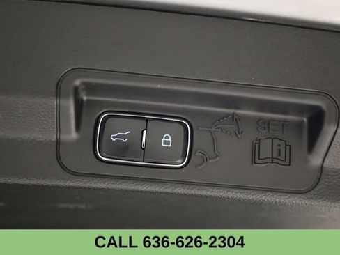 Used 2023 Ford Explorer Limited image 31