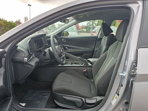 New 2025 Hyundai Elantra SE image 16