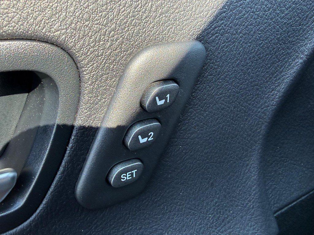 Used 2017 Toyota Sienna Limited Premium AWD/4WD image 16