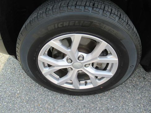 Used 2022 Jeep Grand Cherokee L Limited AWD/4WD image 12