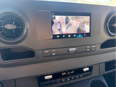 Used 2024 Mercedes-Benz Sprinter 2500 image 15