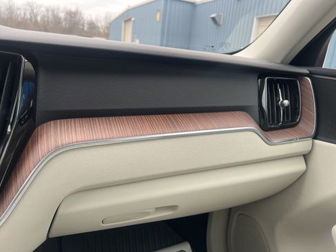 Used 2021 Volvo XC60 T5 Momentum image 15