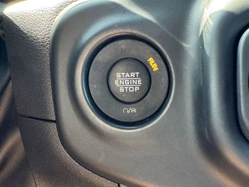 Used 2023 Jeep Wrangler Unlimited Sahara AWD/4WD image 30