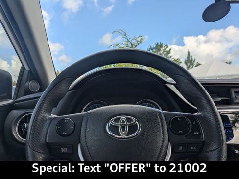 Used 2018 Toyota Corolla LE FWD image 29