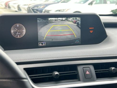 Used 2019 Lexus UX 200 image 16