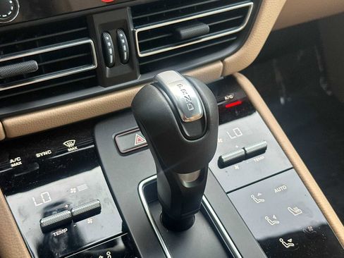 Certified 2025 Porsche Macan S image 22