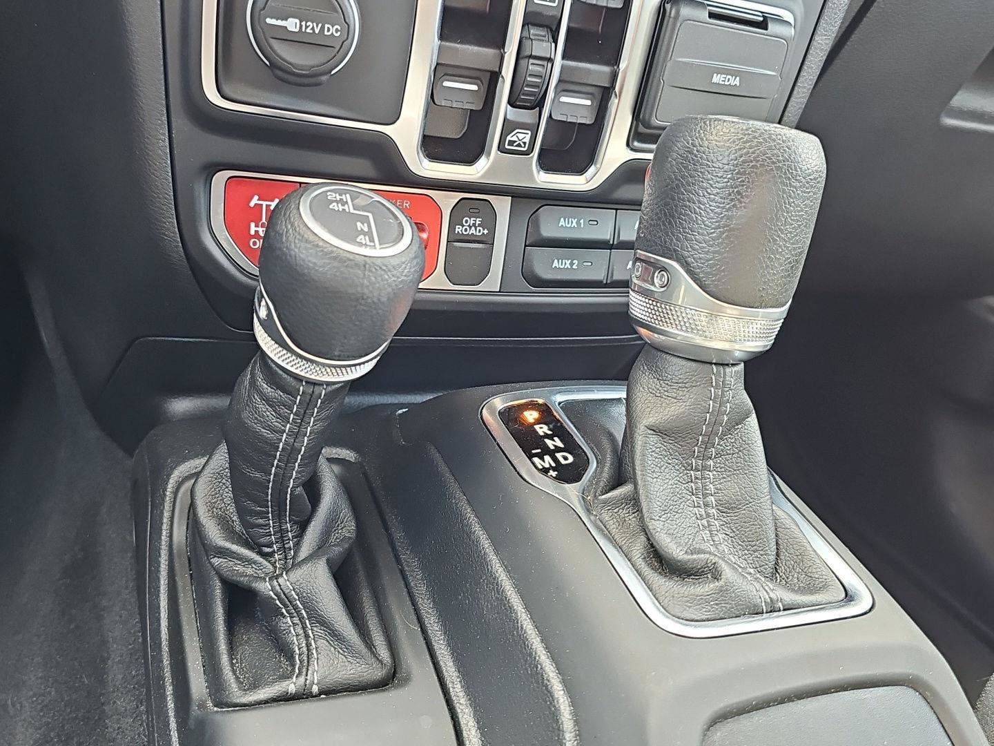 Used 2025 Jeep Wrangler Unlimited Sport AWD/4WD image 22