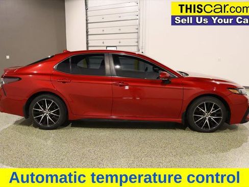 Used 2022 Toyota Camry SE image 8